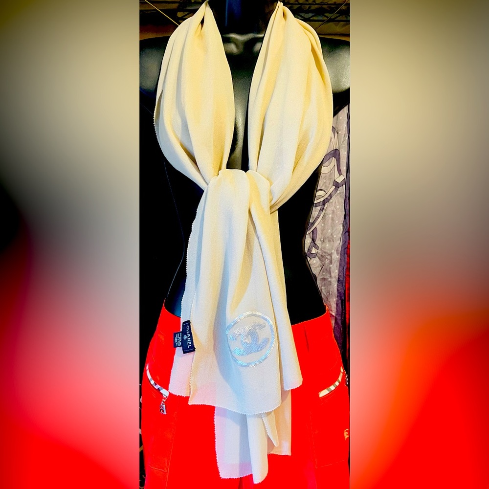 Chanel silk scarf - Picture 3 of 4